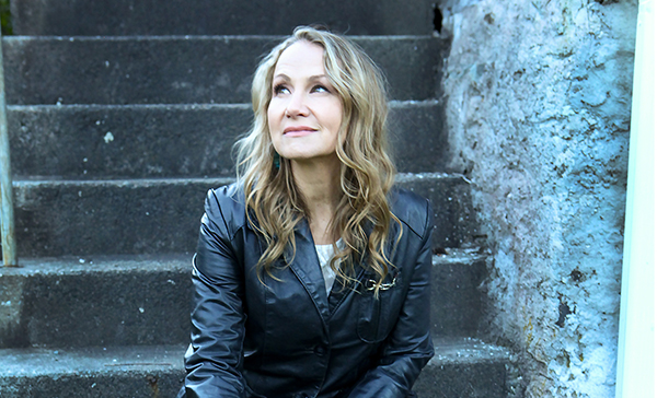 Joan Osborne sings the songs of Bob Dylan